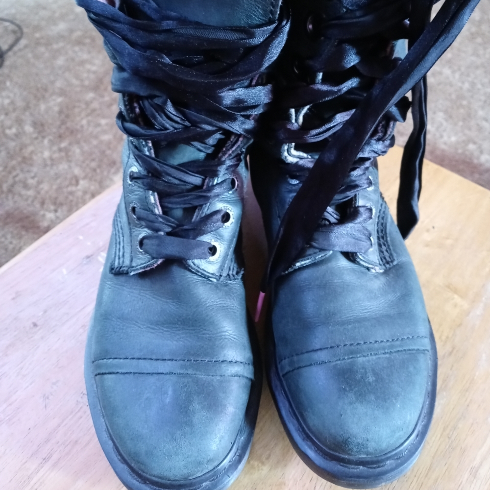 Dr Martens Triumph